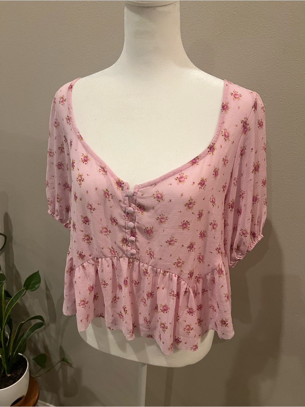 Urban Outfitters Pink Floral Button-Front Peplum Crop Top